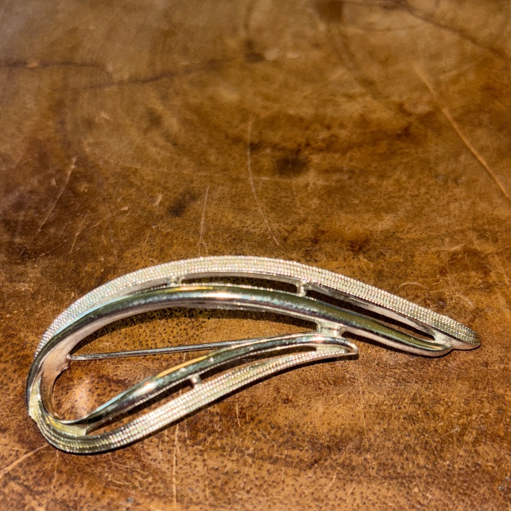Vintage Sarah Coventry Abstract Teardrop Brooch - Silver Tone Pin